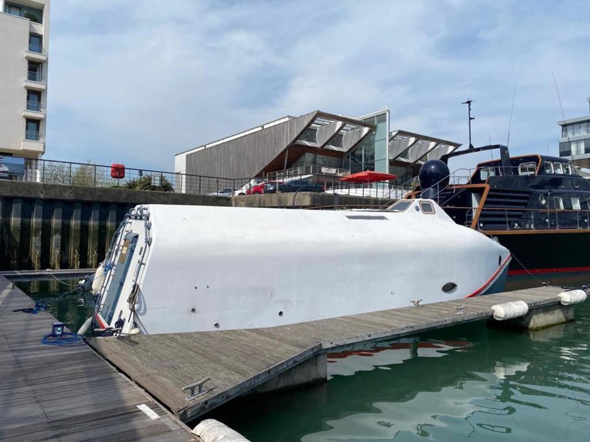 5 Star Ocean Village Marina Reconditioned Rnli Rig Life Boat Southampton Exterior photo